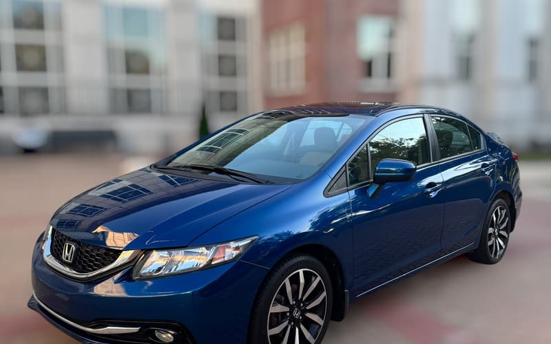 2015 Honda Civic EX-L front three-quarter view from the driver side