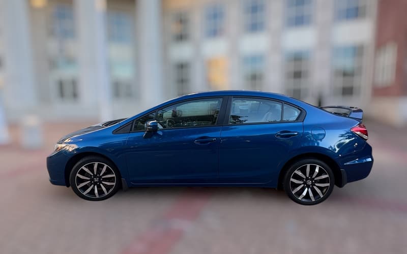 2015 Honda Civic side profile with 17-inch alloy wheels
